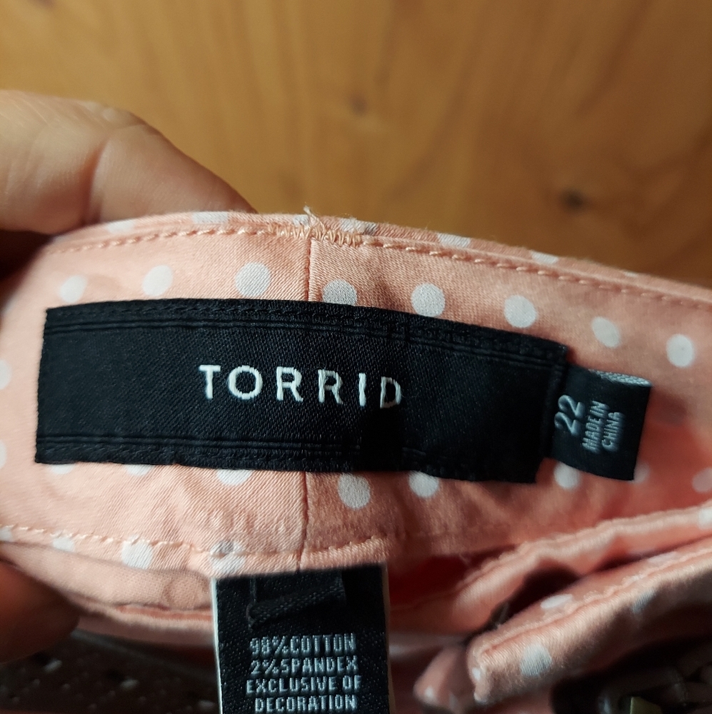 Torrid We Swear By The Fit Peach & White Polka Dot Patterned W/ Belt Short - Picture 3 of 11